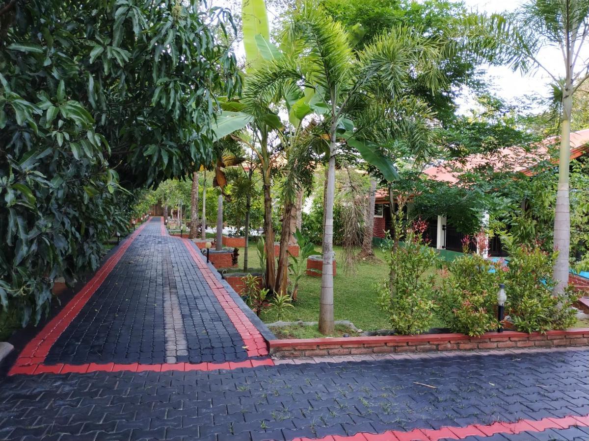 Sigiriya Cashew Palace Resort Daganapothaha Esterno foto