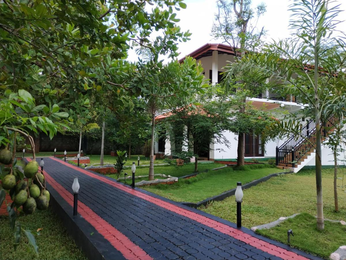 Sigiriya Cashew Palace Resort Daganapothaha Esterno foto